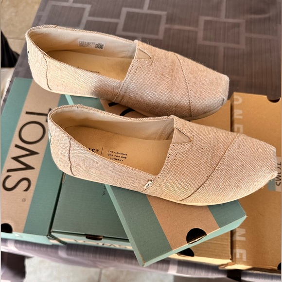 # Women’s TOMS Alpargata Natural Metalic Woven slip-on in beige Size 8W. - Picture 2 of 9